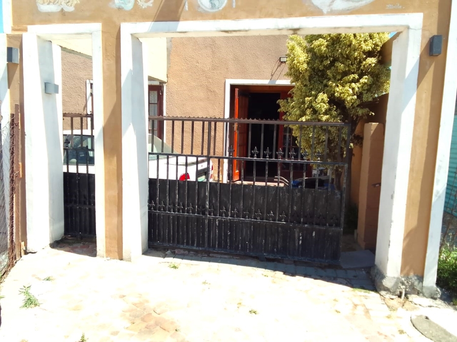 3 Bedroom Property for Sale in Nomzamo Western Cape